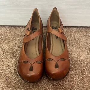 Never worn Venus Velcro platform shoes (60-70s style)